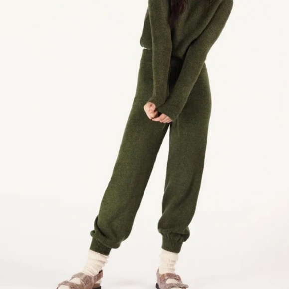 Zara Pants - NWT Zara Soft Green High Rise knit swearpants/ loungewear